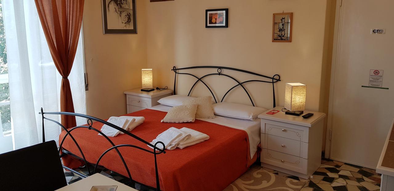 Le Midi Versilia Bed and Breakfast Lido di Camaiore Buitenkant foto